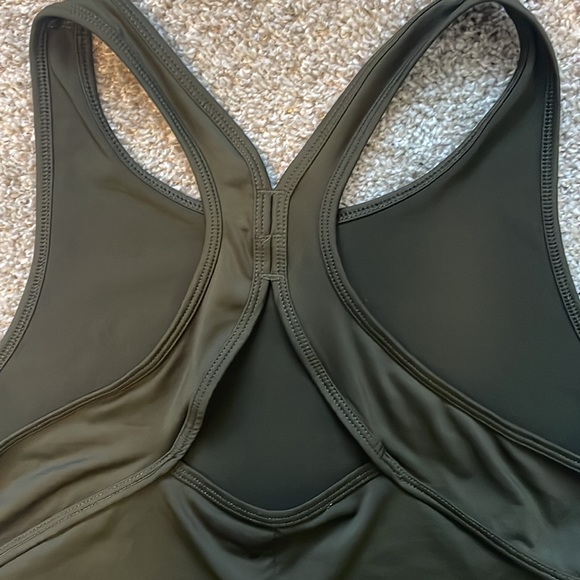 Fabletics Workout Top Tank Size Medium Olive EUC - Picture 4 of 4